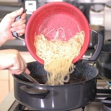 Vaciar la pasta a la mezcla de carne.