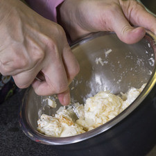 Revolver bien con la ayuda de una cuchara para integrar todos los ingredientes.