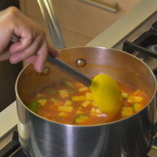 Dejar cocer aproximadamente 5 minutos o hasta que la pasta esté cocida. S 14701 1475612828