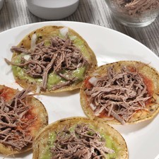 Servir 4 o 5 chalupas en cada plato. S 1475 1475635429