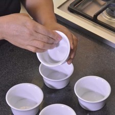 Engrasar cada flanera con un poquito de aceite.