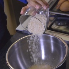 Mezclar en un tazón el panko con el queso parmesano. S 14840 1475612622