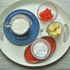 Ingredientes para receta 1 taza de mantequilla 1 1/2 tazas de harina de trigo 1/2 taza de cereza marrasquino Nuevo 1/2 taza de azúcar glass (pulverizada)