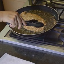 Freír en un sartén antiadherente con aceite caliente cada filete por ambos lados. S 14923 1475612478