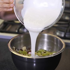 Agregar la mezcla de yogur en el tazón.