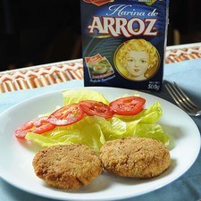 Sirve calientes, acompañadas con ensalada y limones partidos.