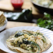 Servir como botana acompañado de tortillas de maíz para hacer tacos o con tostadas.
