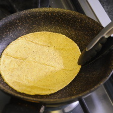 Calentar las tortillas.