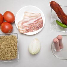 Ingredientes para receta 2 tazas de Lentejas La Moderna 1/4 pieza de cebolla blanca sal al gusto 100 gramos de chorizo 7 rebanadas de tocino ahumado 3 piezas de jitomate guaje 2 piezas de salchicha de pavo 1 pieza de chile serrano S 15568 1475611595