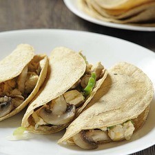Servir calientes puedes acompañarlos con tu salsa favorita.