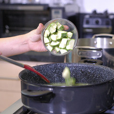 Agregar chayote y calabacita, sazonamos con sal dejar cocer durante 5 minutos más, sazonar. S 16125 1475610206