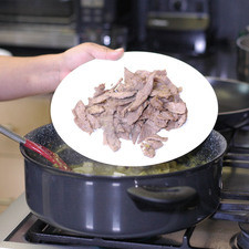 Añadimos los trozos de carne. S 16126 1475610205