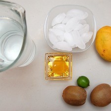 Ingredientes para receta 1 pieza de mango 2 piezas de kiwi 1 pieza de limón 1/4 taza de miel de agave hielo al gusto 1 1/2 litros de agua