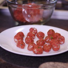 Formar bolitas pequeñas con la carne y reservar. S 16206 1475610022