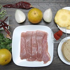 Ingredientes para receta 1 pieza de chile guajillo 1 diente de ajo 4 piezas de milanesa de puerco Help 1 cucharada de vinagre de manzana 2 piezas de naranja 5 piezas de chile de árbol 2 cucharadas de achiote en pasta Help 1/4 pieza de cebolla blanca sal al gusto 12 piezas de tortilla de maíz Ingredientes para para acompañar 2 rebanadas de piña 1/4 pieza de cebolla blanca 1/4 manojo de cilantro