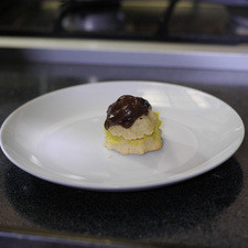 Rellenar de crema pastelera cada uno y cubrir con el chocolate. S 16256 1475609939