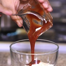 Mezclar la mayonesa con la salsa cátsup y reservar.