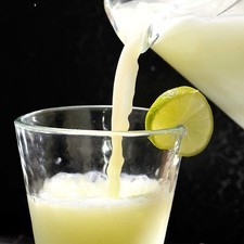 Servir en vasos con hielo.