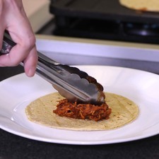 Rellenar con un poco de la mezcla de carne.