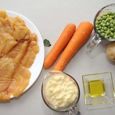 Ingredientes para receta 2 piezas de milanesa de pollo 2 piezas de zanahoria 1 taza de chícharos frescos 1 pieza de papa blanca 1 taza de mayonesa sal al gusto pimienta negra molida al gusto 1 cucharada de aceite de oliva S 16629 1475608771