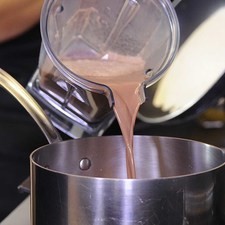 Verter en una olla, deja cocinar a fuego medio hasta que espese, sin dejar de mover, y deja enfriar.