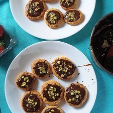 Se pueden decorar con pistachos picados.