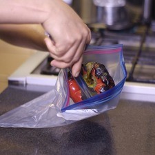 Meter en una bolsa de plástico y dejar sudar durante 5 minutos.