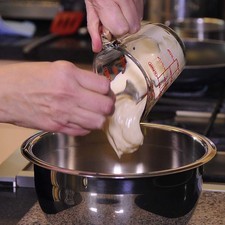 Añadir la mayonesa y el aceite de oliva.