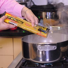 Para cocer la pasta, poner mucha agua a hervir, agregar sal y cuando recupere el hervor añadir la pasta. Dejar cocer de 7 a 11 minutos hasta que esté al dente, firme por dentro y suave por fuera.