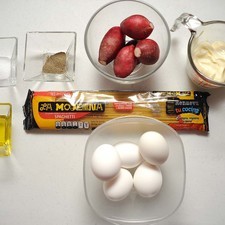 Ingredientes para receta 200 gramos de pasta de spaghetti La Moderna 5 piezas de huevo 5 piezas de rábano 1/2 taza de mayonesa 2 cucharadas de aceite de oliva sal al gusto pimienta negra molida al gusto