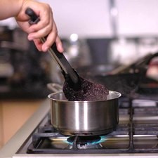 Poner a hervir en una olla honda con agua durante 5 minutos. Dejar enfriar.