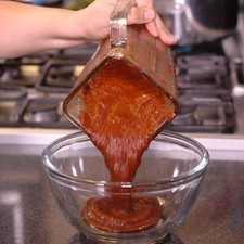 Colocar en un tazón y sazonar con pimienta y sal.