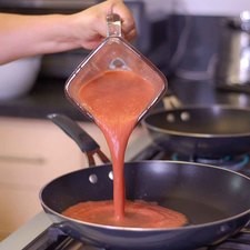 Sofreír la salsa en aceite de oliva y cocer durante 3 minutos más y reservar.
