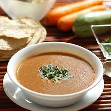 Para servir decorar con trozos de queso, cilantro picado y una tostada de maíz. Rs 1475879654