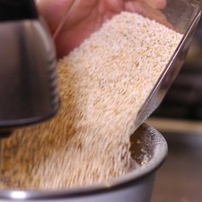 Añadir amaranto, continuar batiendo unos minutos más para integrar todos los ingredientes.