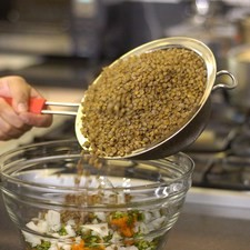 Añadir chile, cebolla y las lentejas cocidas. Sazonar con sal y pimienta. Rs 1477093440