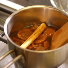 Cocer el tiempo necesario hasta que estén blandas las tiras de huichicori y su consistencia sea de miel espesa. Rs 1477517594