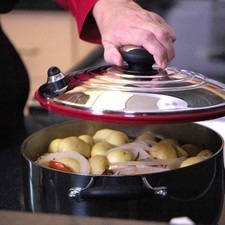 Tapar la olla con la válvula abierta y dejar cocer durante 10 minutos.Pasado el tiempo cerrar la válvula y cerra y dejar cocinar a fuego medio 10 minutos más. Rs 1479162674