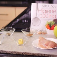 Ingredientes para receta 1 pieza de pechuga de pollo sin hueso sin piel 1 cucharada de mantequilla sal al gusto pimienta negra molida al gusto 1 cucharada de canela en polvo 1 pieza de manzana verde