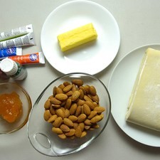 Ingredientes para receta 1 taza de almendra 2 cucharadas de mermelada de chabacano 60 gramos de mantequilla 300 gramos de masa de hojaldre