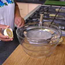 Exprimir las naranjas y reservar el jugo. Rs 1482865959