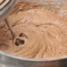 Una vez añadidos todos los ingredientes batir fuerte.
