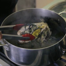 Retirar la pechuga de pollo y deshebrar Rs 1482968210