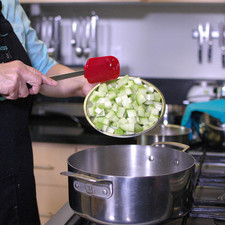 añadir el chayote picado,