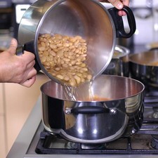 Añadir las alubias cocidas.