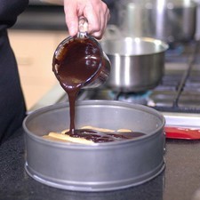 Añadir la mezcla de chocolate con café al molde con las soletas y dejar refrigerar durante 1 hora. Rs 1485556296