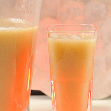 Servir en vasos con hielo.