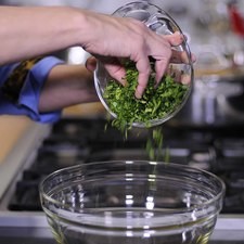 Agregar cilantro picado.