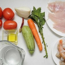 Ingredientes para receta 3 piezas de filete de pescado 10 piezas de camarón 40/50 4 piezas de jitomate guaje 1/4 pieza de cebolla blanca 1 diente de ajo 1 pieza de chile de árbol seco 1 rama de epazote 1 pieza de calabacita italiana 1 pieza de zanahoria sal al gusto 1 cucharada de aceite de oliva agua al gusto Rs 1488326919