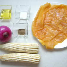 Ingredientes para receta 3 piezas de milanesa de pollo 1 pieza de cebolla morada 1 pieza de chile serrano 2 piezas de elote Help sal al gusto pimienta negra molida al gusto 2 cucharadas de aceite de oliva Rs 1488833660